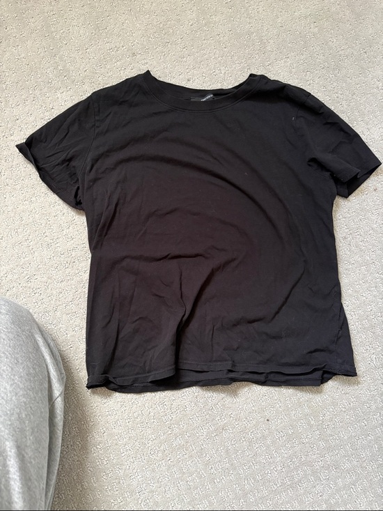 Forever 21 Tops - Classic Black forever 21 t shirt